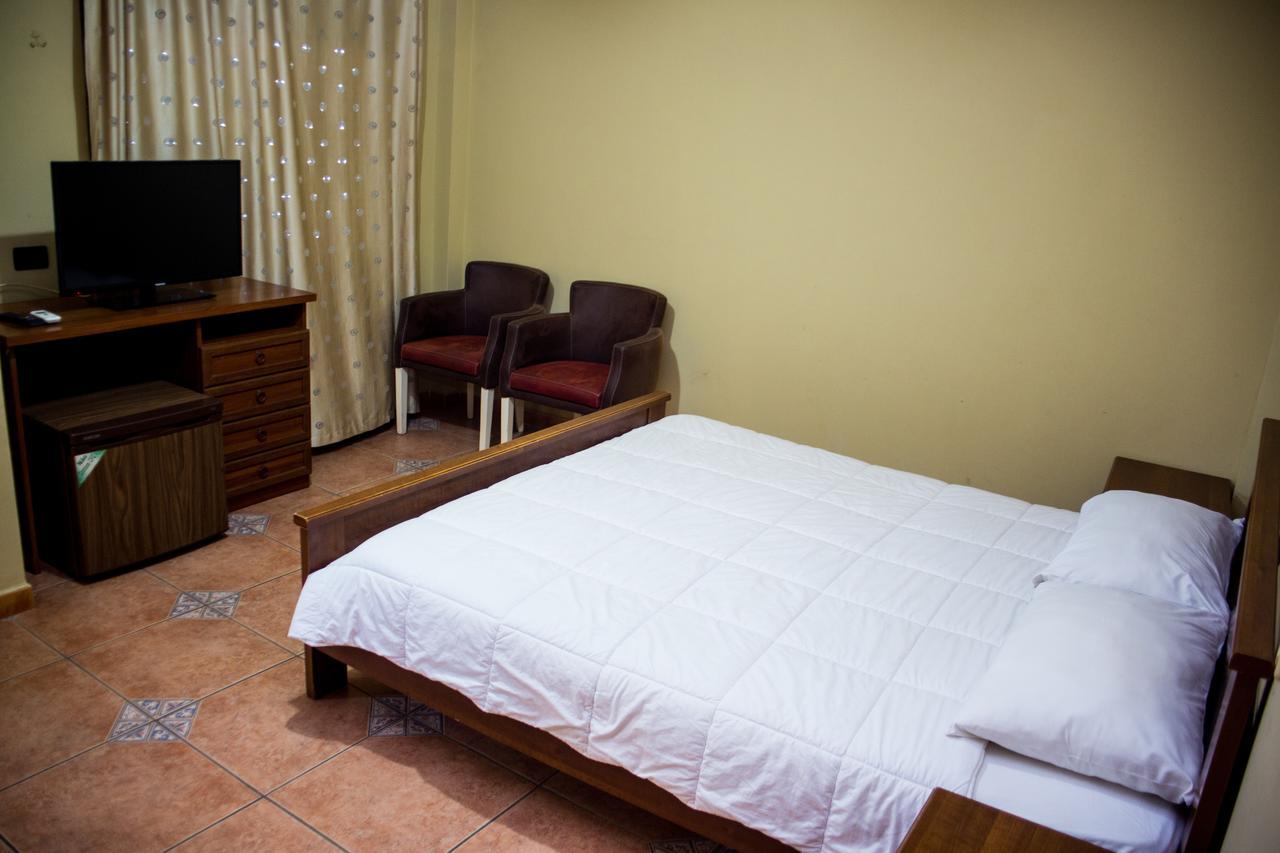 Hotel La Quercia Durrës Buitenkant foto