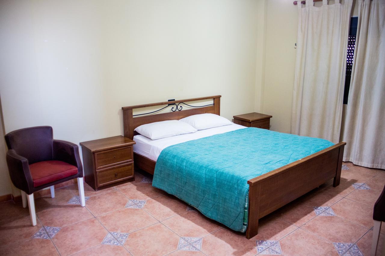 Hotel La Quercia Durrës Buitenkant foto
